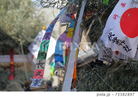 祭り風景　飾り付けられた神輿（今尾の左義長の火祭り　岐阜県海津市） 73382897