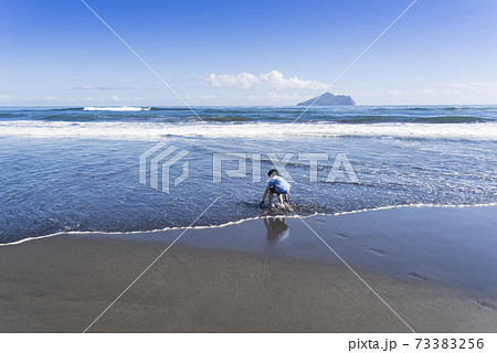 ビーチ 浜辺 渚 73383256