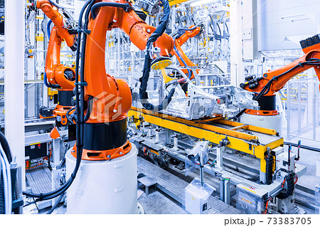 robots in a car factory 73383705