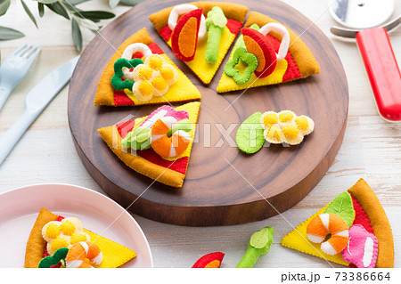 フェルトで作ったピザ 73386664