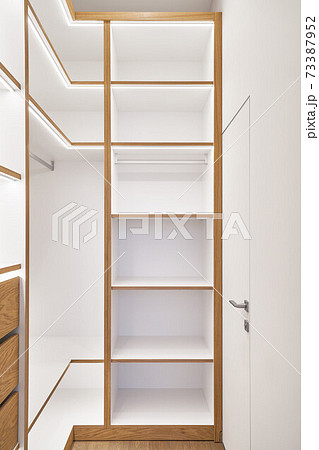 Shelving of light laminated boards and oak veneer panels with LED lighting Shelving of light laminated boards and oak veneer panels with LED lighting 73387952