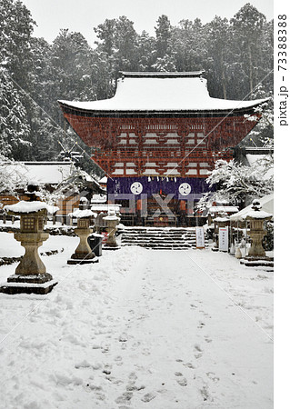 雪が降る、丹生都比売神社の楼門 雪が降る、丹生都比売神社の楼門 73388388