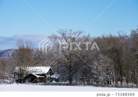 廃屋が迎える冬 73388569