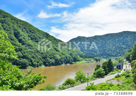 雨で増水した最上峡付近の最上川 雨で増水した最上峡付近の最上川 73388699
