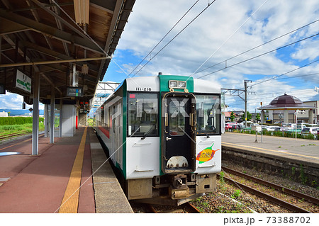 山形 JR陸羽西線余目駅に停車中の陸羽西線キハ110系 山形 JR陸羽西線余目駅に停車中の陸羽西線キハ110系 73388702