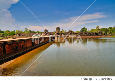 カンボジア アンコールワットに続く道 カンボジア アンコールワットに続く道 73389465