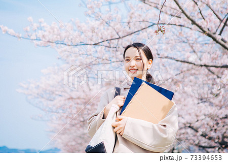 桜と大学生 桜と大学生 73394653