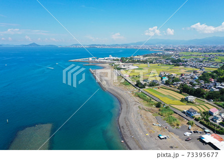 愛媛県伊予市　森の海岸の風景 73395677