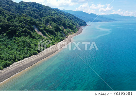愛媛県伊予市 森の海岸の風景 愛媛県伊予市 森の海岸の風景 73395681