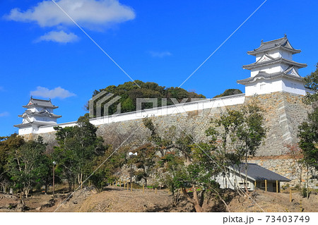 【兵庫県】晴天下の明石城(坤櫓と巽櫓) 【兵庫県】晴天下の明石城(坤櫓と巽櫓) 73403749