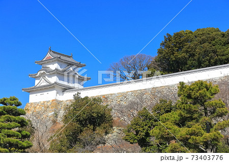 【兵庫県】晴天下の明石城(坤櫓) 【兵庫県】晴天下の明石城(坤櫓) 73403776