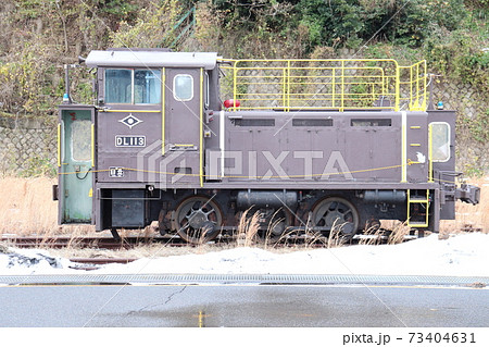 敦賀港駅跡に滞泊する3軸ロッド機関車 DL113 73404631