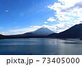 本栖湖と富士山 73405000