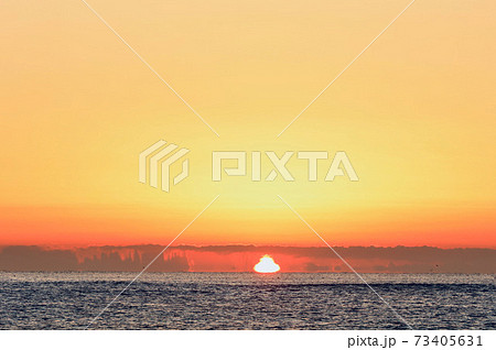 久慈浜海岸からの日出 1月中旬 久慈浜海岸からの日出 1月中旬 73405631