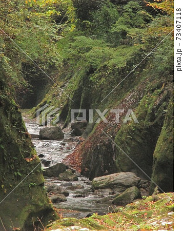 日本の川景色：高千穂峡の五ヶ瀬川に流れ込む河内川 73407118