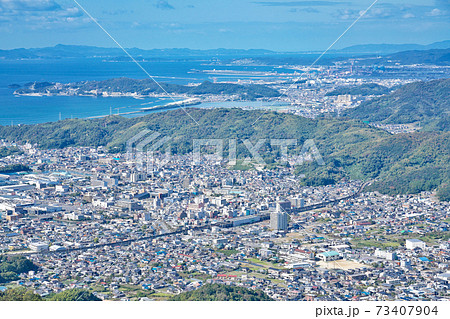 【森林公園 雨の森展望台より海南市内を一望】 和歌山県海南市山田 【森林公園 雨の森展望台より海南市内を一望】 和歌山県海南市山田 73407904