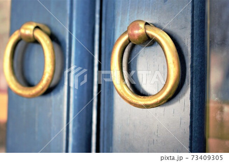 食器棚の金属製取っ手の変色 73409305