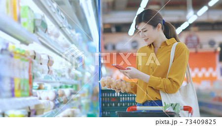 woman search information of product 73409825