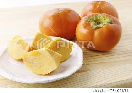 秋の味覚の柿 秋の味覚の柿 73409831
