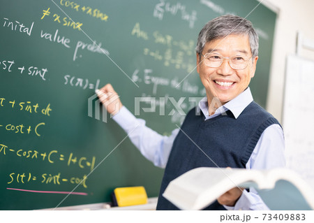 Senior professor teaching calculus 73409883