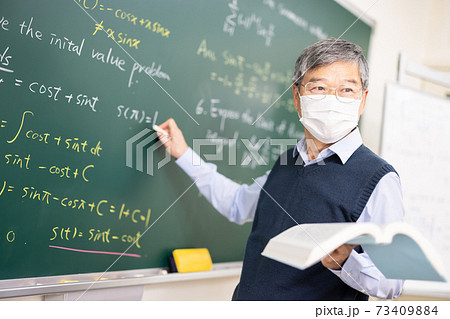 Senior professor teaching calculus 73409884