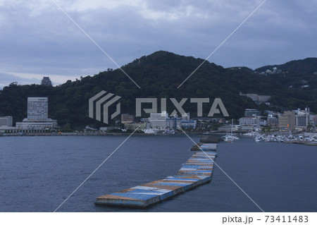 早朝の熱海湾 早朝の熱海湾 73411483