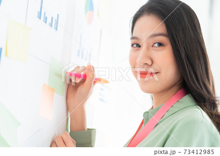 Business woman 73412985