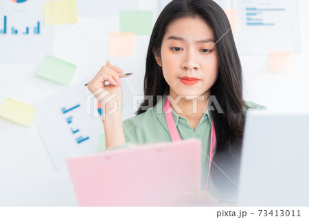 Business woman 73413011