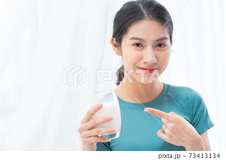 Woman healthy 73413134