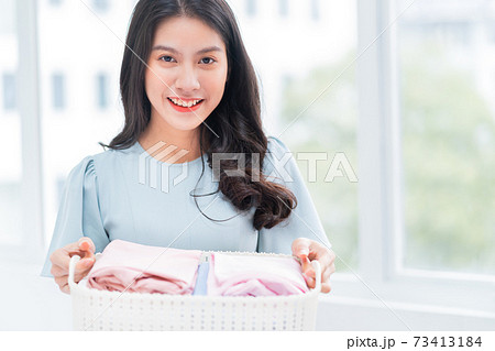 Woman, housewife Woman, housewife 73413184