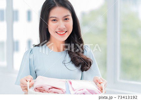 Woman, housewife 73413192