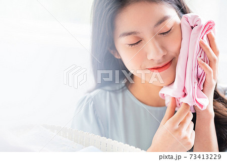 Woman, housewife 73413229