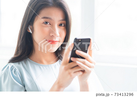 Woman lifestyle 73413296