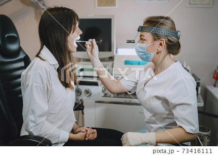 Otolaryngologist preparing for the medical examination procedure Otolaryngologist preparing for the medical examination procedure 73416111