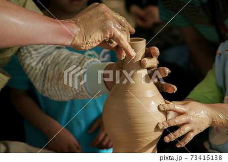 手 粘土 陶芸 73416138
