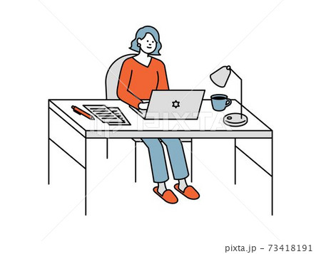パソコンでテレワークをする女性 73418191