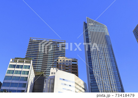虎ノ門ヒルズ　森タワー（右）とビジネスタワー（左）　 73418479