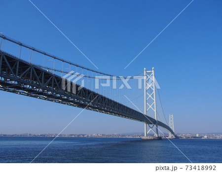 快晴の明石海峡大橋 73418992
