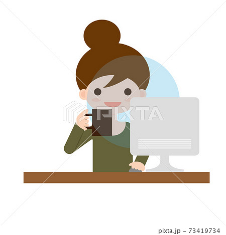 パソコンのブルーライトを浴びているイメージの女性イラスト 73419734