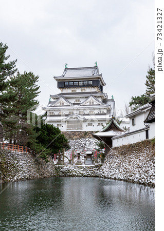 雪の小倉城 73421327