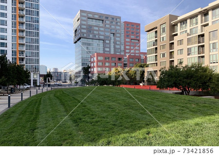 サンフランシスコ東部のウォーターフロント再開発：ミッション・ベイ 73421856