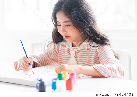 Kid drawing 73424402