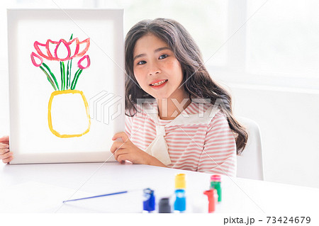 Kid drawing Kid drawing 73424679