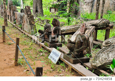 カンボジア　バンテアイ・スレイ遺跡 73424858