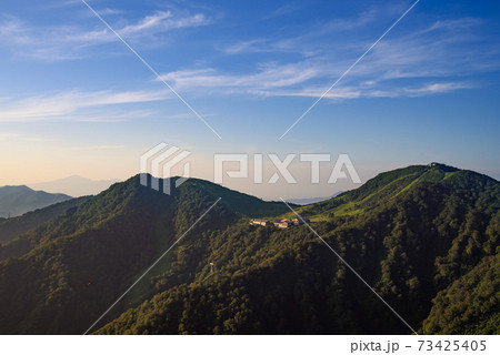 夏の夜明け、天神平と田尻尾根(谷川岳) 夏の夜明け、天神平と田尻尾根(谷川岳) 73425405