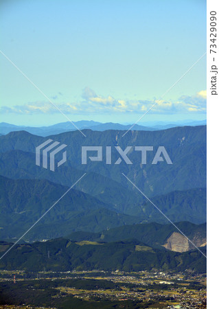 信仰の対象と芸術の源泉～富士山5合目の絶景 73429090