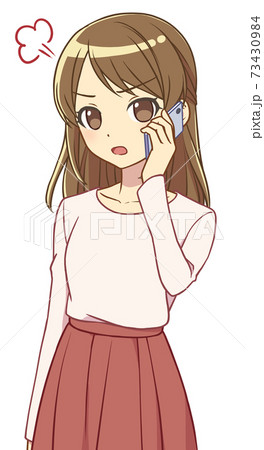 スマホで話す私服の女性　怒る 73430984