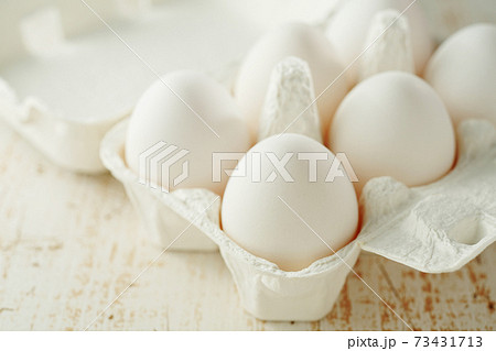 紙パック入りの卵 73431713