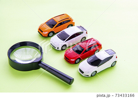 乗用車のミニカー（売買のイメージ） 73433166
