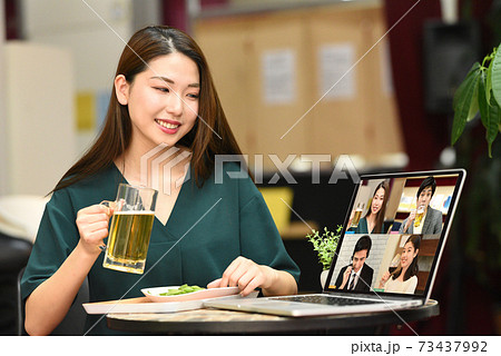 オンライン飲み会をする女性の写真素材